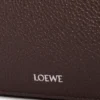 Mittlere Pebble-Messenger-Tasche aus geschmeidigem, genarbtem Kalbsleder Mittlere Pebble-Messenger-Tasche aus geschmeidigem, genarbtem Kalbsleder