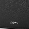 Mittlere Pebble-Messenger-Tasche aus geschmeidigem, genarbtem Kalbsleder Mittlere Pebble-Messenger-Tasche aus geschmeidigem, genarbtem Kalbsleder