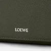 Mittlere Pebble-Messenger-Tasche aus geschmeidigem, genarbtem Kalbsleder Mittlere Pebble-Messenger-Tasche aus geschmeidigem, genarbtem Kalbsleder