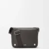 Mittlere Pebble-Messenger-Tasche aus glattem Kalbsleder Mittlere Pebble-Messenger-Tasche aus glattem Kalbsleder