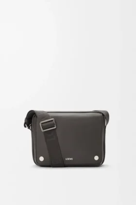 Mittlere Pebble-Messenger-Tasche aus glattem Kalbsleder