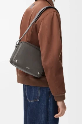Mittlere Pebble-Messenger-Tasche aus glattem Kalbsleder