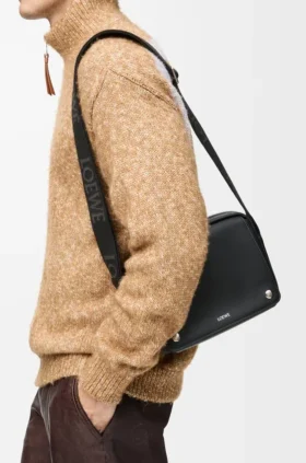 Mittlere Pebble-Messenger-Tasche aus glattem Kalbsleder