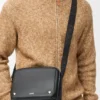 Mittlere Pebble-Messenger-Tasche aus glattem Kalbsleder Mittlere Pebble-Messenger-Tasche aus glattem Kalbsleder