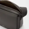Mittlere Pebble-Messenger-Tasche aus glattem Kalbsleder Mittlere Pebble-Messenger-Tasche aus glattem Kalbsleder