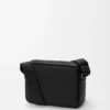 Mittlere Pebble-Messenger-Tasche aus glattem Kalbsleder Mittlere Pebble-Messenger-Tasche aus glattem Kalbsleder