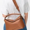 Mittlere «Puzzle Edge»-Tasche aus klassischem Kalbsleder Mittlere «Puzzle Edge»-Tasche aus klassischem Kalbsleder