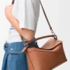 Mittlere «Puzzle Edge»-Tasche aus klassischem Kalbsleder Mittlere «Puzzle Edge»-Tasche aus klassischem Kalbsleder