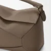 Mittlere Puzzle Edge-Tasche aus weichem, genarbtem Kalbsleder Mittlere Puzzle Edge-Tasche aus weichem, genarbtem Kalbsleder
