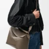 Mittlere Puzzle Edge-Tasche aus weichem, genarbtem Kalbsleder Mittlere Puzzle Edge-Tasche aus weichem, genarbtem Kalbsleder