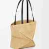Mittlere «Puzzle Fold»-Tasche aus Raffia Mittlere «Puzzle Fold»-Tasche aus Raffia