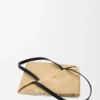 Mittlere «Puzzle Fold»-Tasche aus Raffia Mittlere «Puzzle Fold»-Tasche aus Raffia