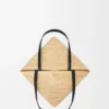 Mittlere «Puzzle Fold»-Tasche aus Raffia Mittlere «Puzzle Fold»-Tasche aus Raffia