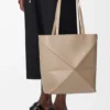 Mittlere Puzzle Fold Tote Bag aus glänzendem Kalbsleder Mittlere Puzzle Fold Tote Bag aus glänzendem Kalbsleder