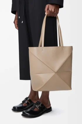 Mittlere Puzzle Fold Tote Bag aus glänzendem Kalbsleder