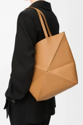 Mittlere Puzzle Fold Tote Bag aus glänzendem Kalbsleder