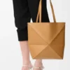 Mittlere Puzzle Fold Tote Bag aus glänzendem Kalbsleder Mittlere Puzzle Fold Tote Bag aus glänzendem Kalbsleder