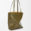 Mittlere Puzzle Fold Tote Bag aus glänzendem Kalbsleder Mittlere Puzzle Fold Tote Bag aus glänzendem Kalbsleder