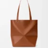 Mittlere Puzzle Fold Tote Bag aus glänzendem Kalbsleder Mittlere Puzzle Fold Tote Bag aus glänzendem Kalbsleder