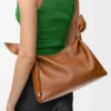 Mittlere Scarf Bag aus glattem Kalbsleder Mittlere Scarf Bag aus glattem Kalbsleder