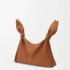 Mittlere Scarf Bag aus glattem Kalbsleder Mittlere Scarf Bag aus glattem Kalbsleder