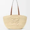 Mittlerer «Eclipse»-Korb aus Raffia und Kalbsleder Mittlerer «Eclipse»-Korb aus Raffia und Kalbsleder
