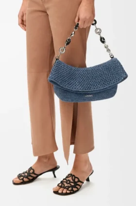 Ola-Tasche in mittlerer Grösse aus Häkelstoff