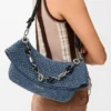 Ola-Tasche in mittlerer Grösse aus Häkelstoff Ola-Tasche in mittlerer Grösse aus Häkelstoff