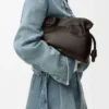 Panta Medium Flamenco Clutch aus glänzendem Kalbsleder Panta Medium Flamenco Clutch aus glänzendem Kalbsleder