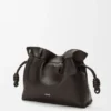 Panta Medium Flamenco Clutch aus glänzendem Kalbsleder Panta Medium Flamenco Clutch aus glänzendem Kalbsleder