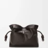 Panta Medium Flamenco Clutch aus glänzendem Kalbsleder Panta Medium Flamenco Clutch aus glänzendem Kalbsleder