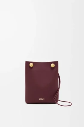 Pebble-Pouches aus glattem Kalbsleder Pebble-Pouches aus glattem Kalbsleder