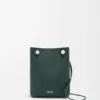 Pebble-Pouches aus glattem Kalbsleder Pebble-Pouches aus glattem Kalbsleder