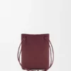 Pebble-Pouches aus glattem Kalbsleder Pebble-Pouches aus glattem Kalbsleder