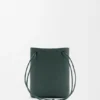 Pebble-Pouches aus glattem Kalbsleder Pebble-Pouches aus glattem Kalbsleder