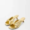 Pebble Soft Slide aus laminiertem Lammleder Pebble Soft Slide aus laminiertem Lammleder