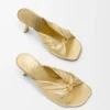 Pebble Soft Slide aus laminiertem Lammleder Pebble Soft Slide aus laminiertem Lammleder