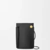 Pebble-Würfel-Tasche aus klassischem Kalbsleder Pebble-Würfel-Tasche aus klassischem Kalbsleder