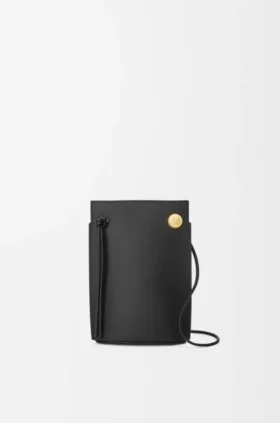 Pebble-Würfel-Tasche aus klassischem Kalbsleder Pebble-Würfel-Tasche aus klassischem Kalbsleder