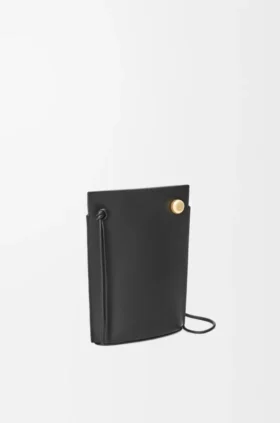 Pebble-Würfel-Tasche aus klassischem Kalbsleder Pebble-Würfel-Tasche aus klassischem Kalbsleder