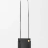 Pebble-Würfel-Tasche aus klassischem Kalbsleder Pebble-Würfel-Tasche aus klassischem Kalbsleder