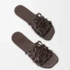 «Petal Anagram»-Pantolette aus Kalbsleder mit Krokodilprägung «Petal Anagram»-Pantolette aus Kalbsleder mit Krokodilprägung