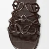 «Petal Anagram»-Pantolette aus Kalbsleder mit Krokodilprägung «Petal Anagram»-Pantolette aus Kalbsleder mit Krokodilprägung