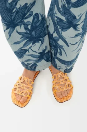 «Petal Anagram»-Slipper aus besticktem Canvas