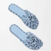 «Petal Anagram»-Slipper aus besticktem Canvas «Petal Anagram»-Slipper aus besticktem Canvas