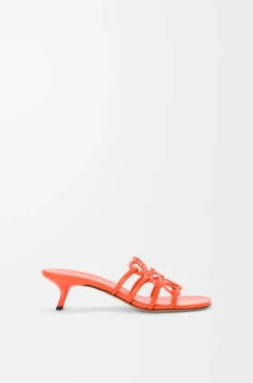 «Petal Anagram»-Slipper aus weichem Kalbsleder