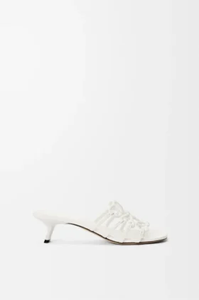 «Petal Anagram»-Slipper aus weichem Kalbsleder