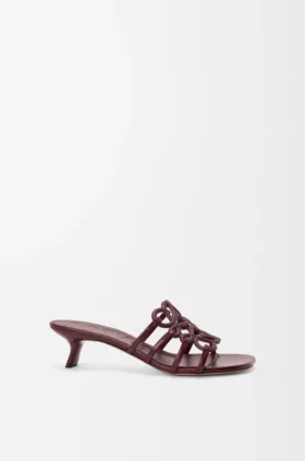 «Petal Anagram»-Slipper aus weichem Kalbsleder