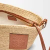 Pochette-Tasche «Slit» aus Raffia und Kalbsleder
