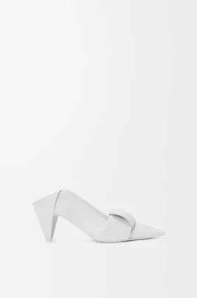 Pumps mit Origami-Lasche aus Lammleder